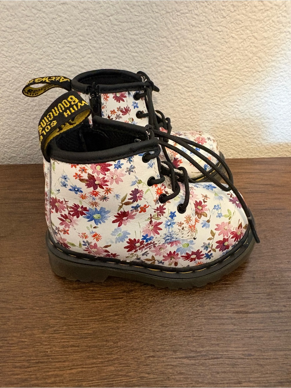 Dr. Martens Kids Floral Lace-Up Boots - White with Red & Blue Flowers